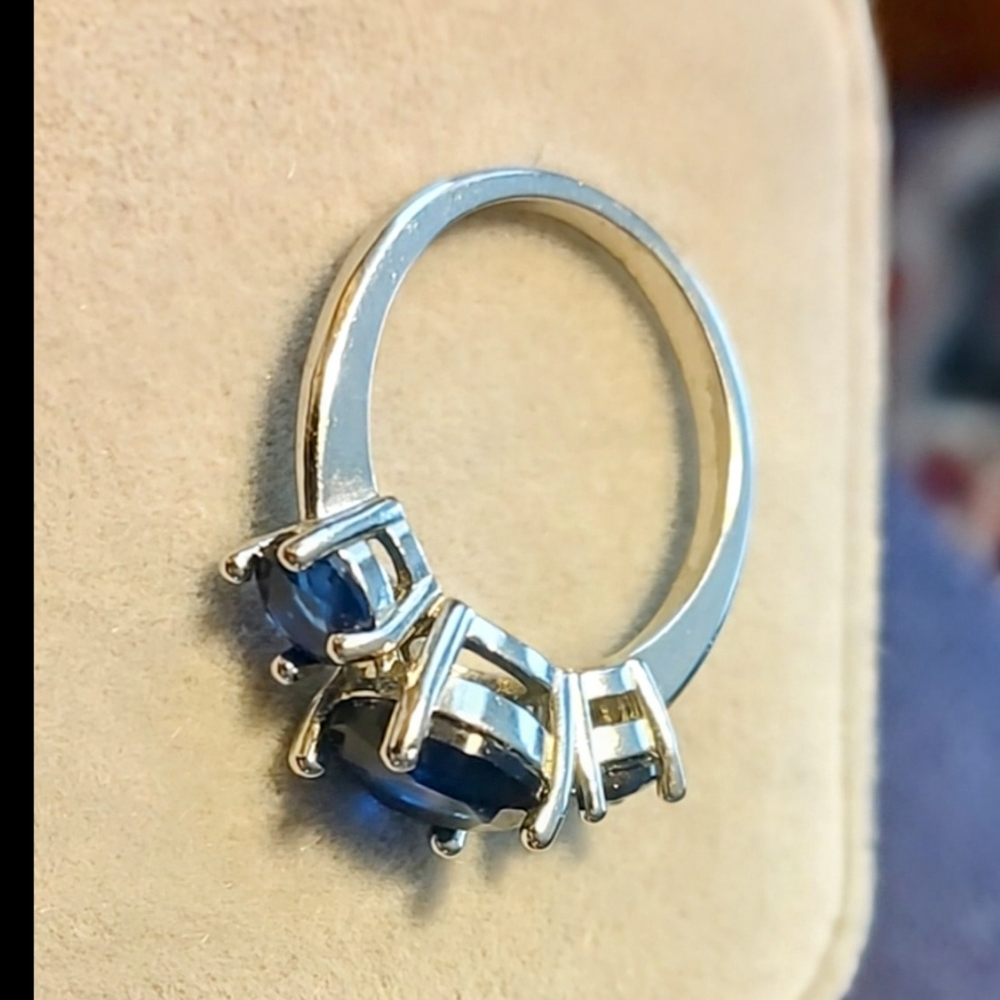STERLING SILVER SAPPHIRE RING SIZE 6 - Picture 3 of 3